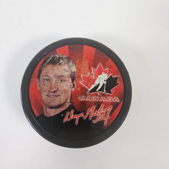 Wayne Gretzky Canada 2002 Salt Lake City Olympics Hockey Puck McDonalds Rare - Picture 1 of 4